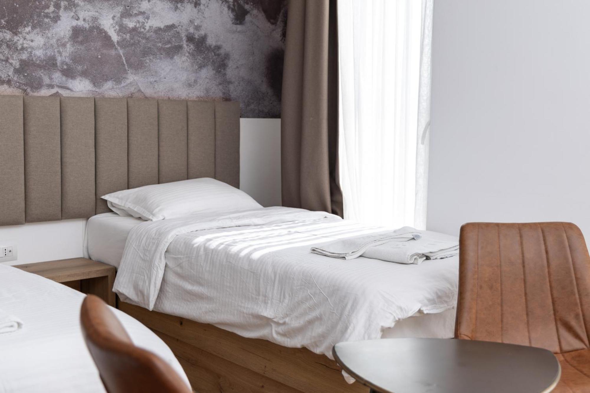 Roadside Hotel Lipjan Eksteriør billede